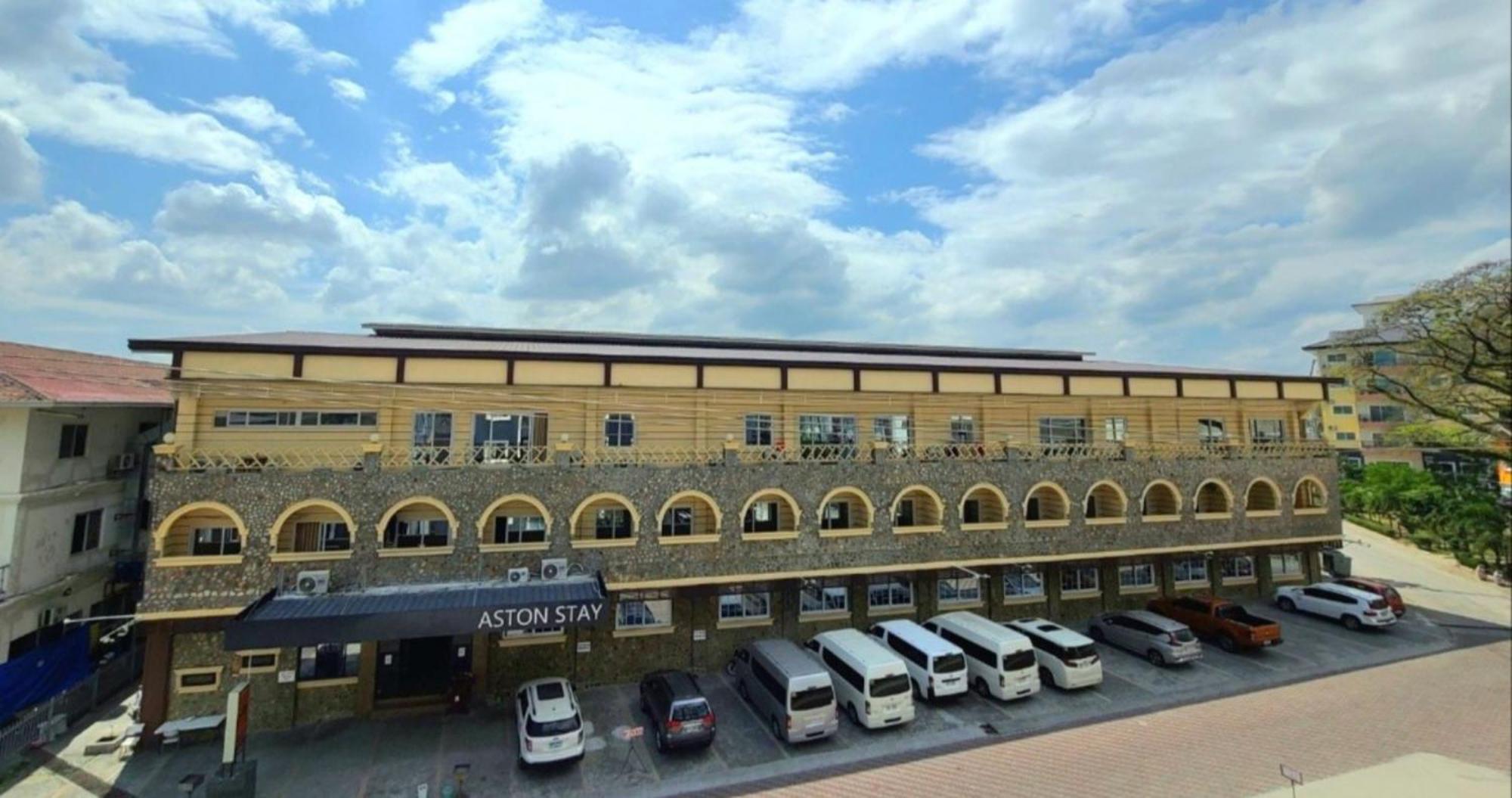 Aston Stay And Villas Mabalacat Exterior photo