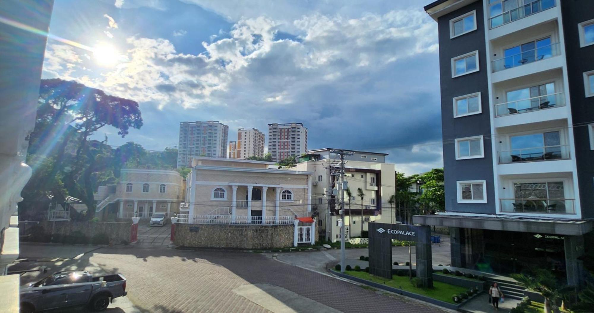 Aston Stay And Villas Mabalacat Exterior photo