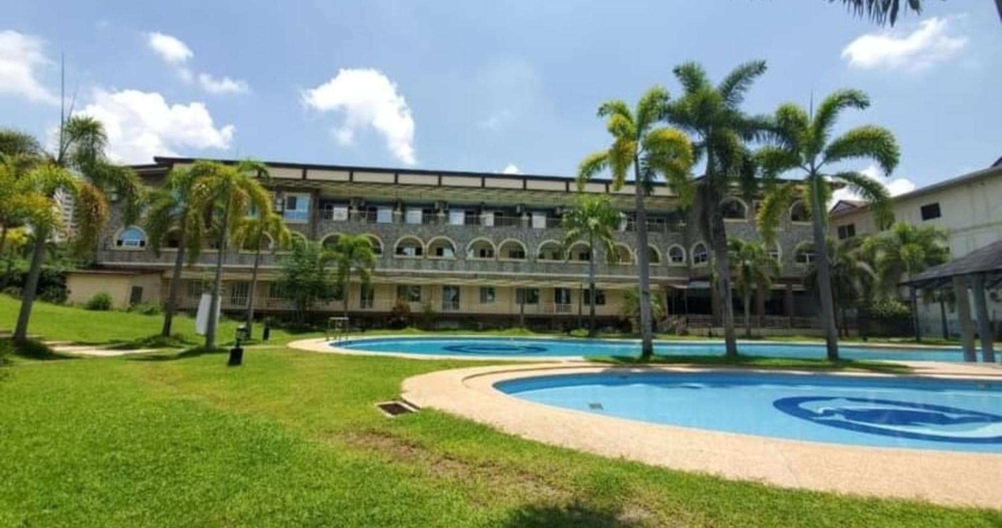 Aston Stay And Villas Mabalacat Exterior photo